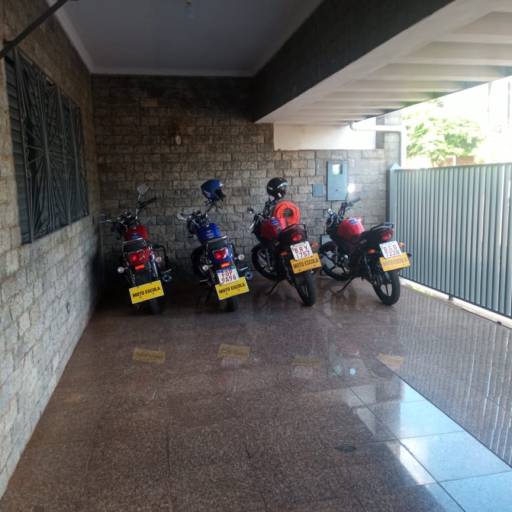 Motos com tamanhos acessíveis  por Auto Escola Fonte