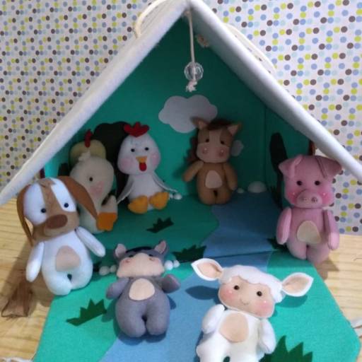 Casinha interativa com mais ou menos 40 cm de altura por Mon Petit Ateliê