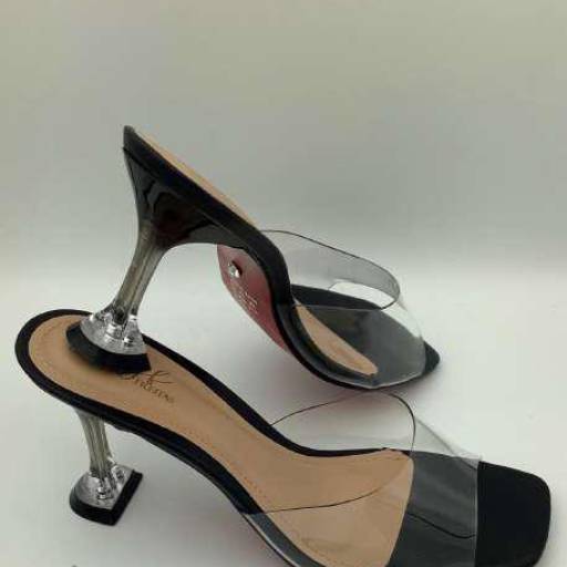 Tamanco Vinil Preto c/ acrílico 9 cm por Geovana Freitas Calçados