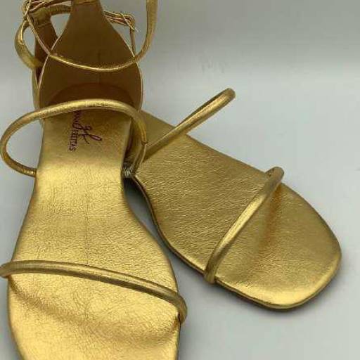 Rasteirinha Cristal Ouro Light com Argola por Geovana Freitas Calçados