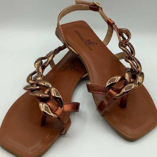 Rasteirinha Metalizada Corrente Bronze por Geovana Freitas Calçados