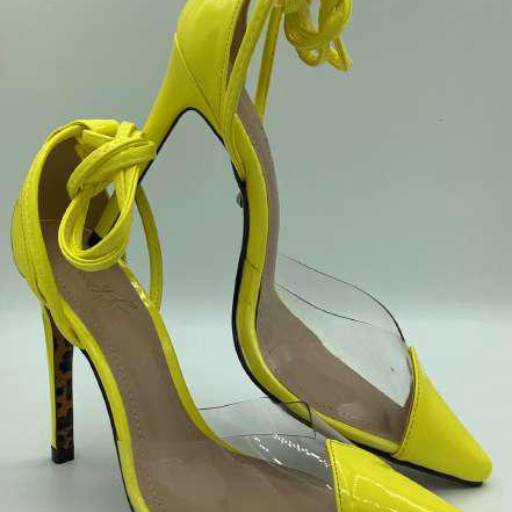 Scarpin Vinil Tecido e Napa 9cm por Geovana Freitas Calçados