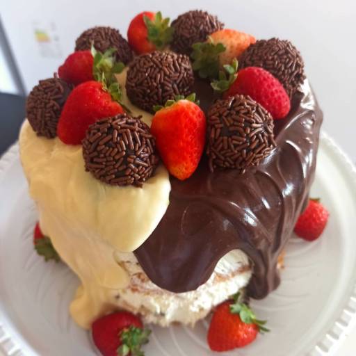 Tortinha 4 leites com cobertura de ninho com chocolate por Cristina Doce & Festa