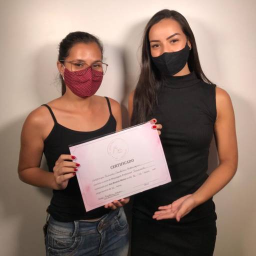 Curso De Auto Maquiagem por Bia Maion Makeup                 