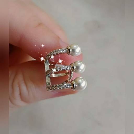 Piercing fake com pérola shell e zircônias