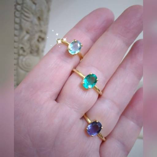 Delicados anéis de zircônia turmalina e ametista