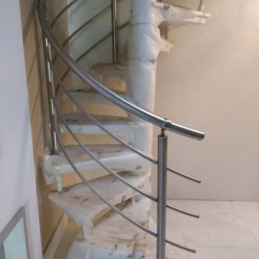 Escada caracol em inox