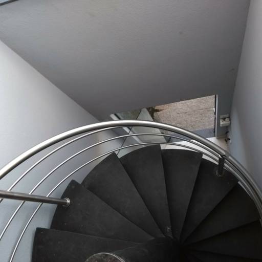 Escada caracol em inox por Serralheria Spaço Corrimão