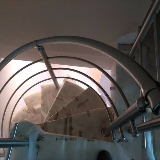Escada caracol em inox por Serralheria Spaço Corrimão
