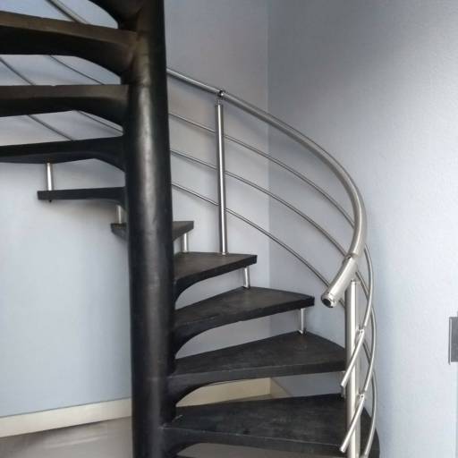 Escada caracol em inox por Serralheria Spaço Corrimão