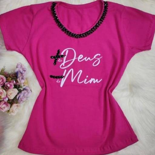Tshirt Bordada com Pedraria  por Daie Beleza & Cia