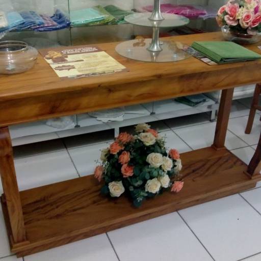 Aluguel de Mesas, móveis e vidros por Kyrios Decoracao E Buffet