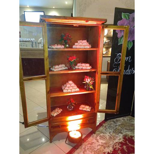 Aluguel de Mesas, móveis e vidros por Kyrios Decoracao E Buffet