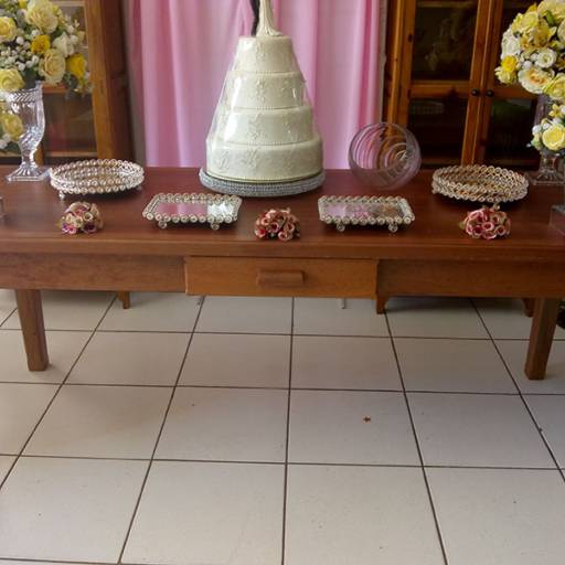 Aluguel de Mesas, móveis e vidros por Kyrios Decoracao E Buffet