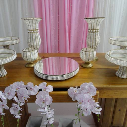 Aluguel de Mesas, móveis e vidros por Kyrios Decoracao E Buffet