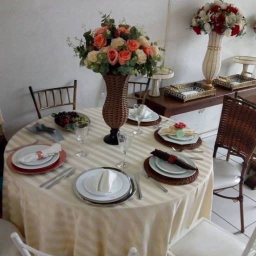 Aluguel de Mesas, móveis e vidros por Kyrios Decoracao E Buffet