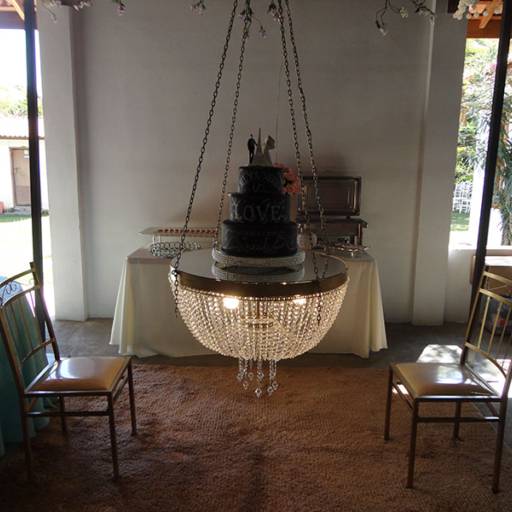 Aluguel de Mesas, móveis e vidros por Kyrios Decoracao E Buffet