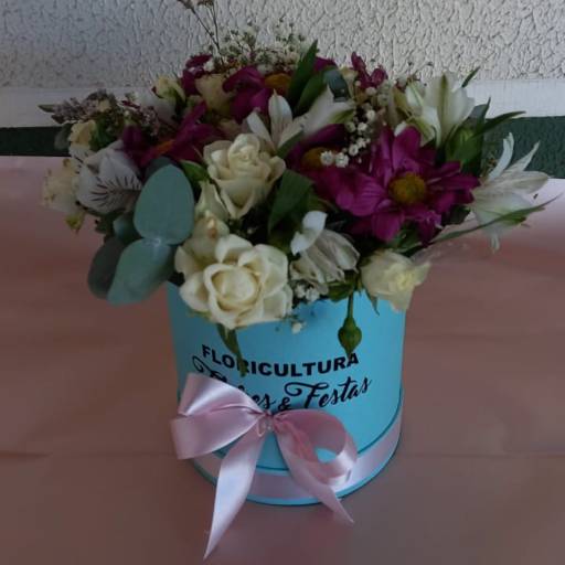 Box Tiffany  em Foz do Iguaçu, PR por Floricultura 24hr Flores & Festas