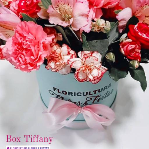 Box Tiffany  em Foz do Iguaçu, PR por Floricultura 24hr Flores & Festas