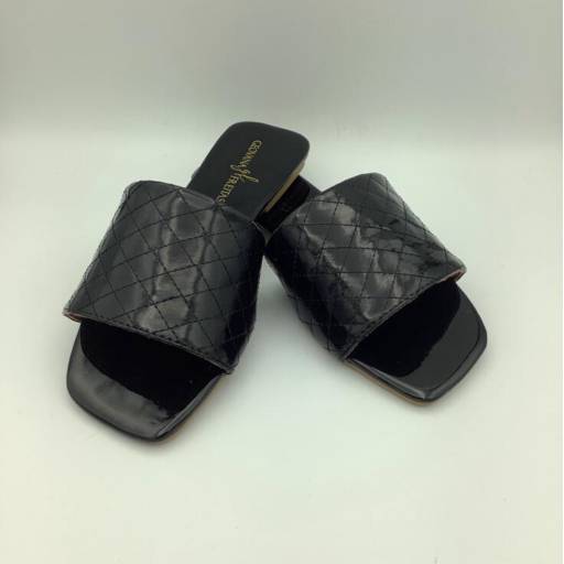 Rasteirinha Verniz Preto por Geovana Freitas Calçados