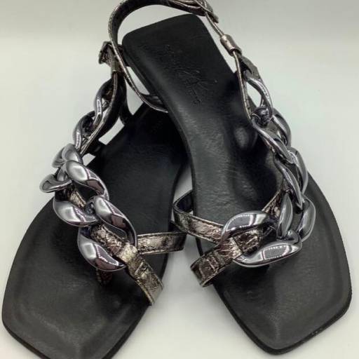 Rasteirinha Tulum Corrente Onix por Geovana Freitas Calçados