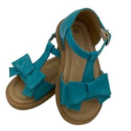 Sandália Verniz Azul Urano  por Geovana Freitas Calçados