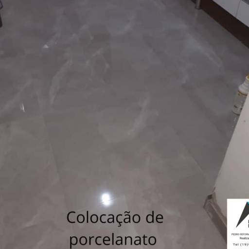 Colocação de porcelanato por Pedro Reformas e Construções