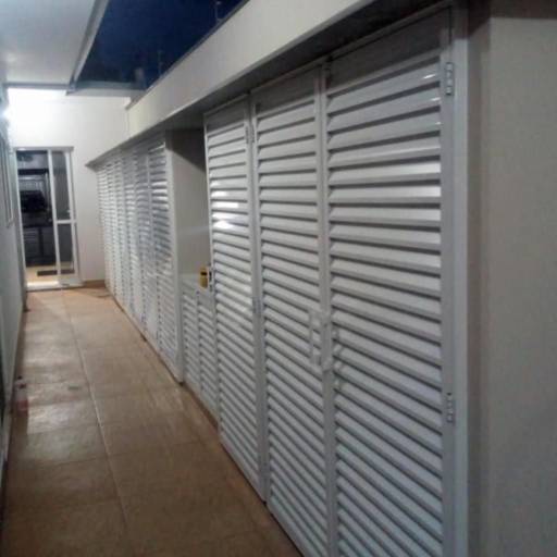 Portinhola por VerticalGlass - Esquadrias de Alumínio e Vidros