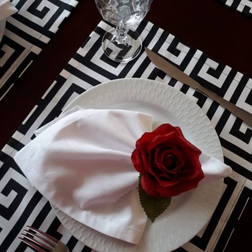 Comprar o produto de Jogo Americano de mesa - Preto e Branco em Conjunto para mesa Posta  pela empresa Rose Mary | Mesa Posta Bauru  em Bauru, SP por Solutudo