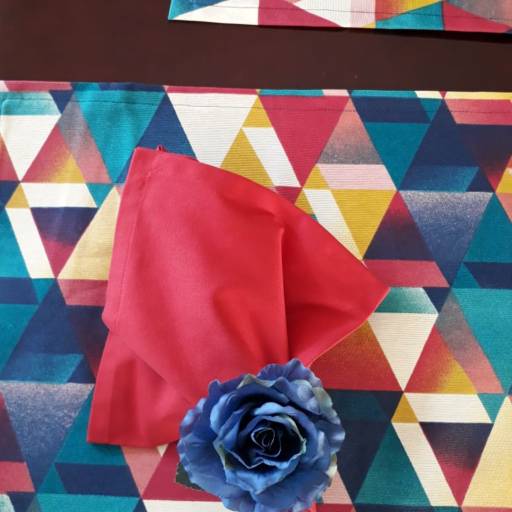 Comprar o produto de Jogo Americano de Mesa - Vermelho e Azul em Conjunto para mesa Posta  pela empresa Rose Mary | Mesa Posta Bauru  em Bauru, SP por Solutudo