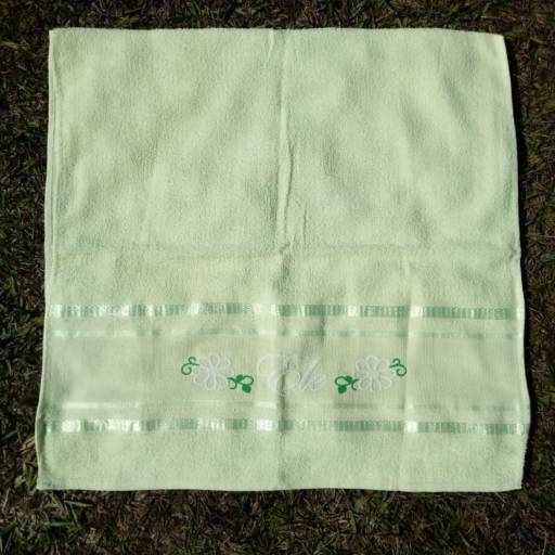 Toalha de banho (media) estampada Ele/Ela em Bauru  por Prendices Ateliê