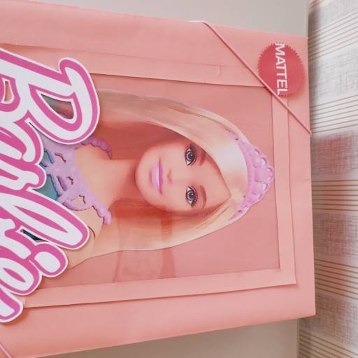 Festa na caixa modelo 2 com tema "barbie"