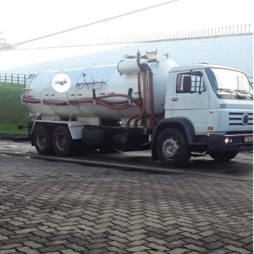 Limpeza de Caixa D'Água  por Desentupidora Intervácuo 