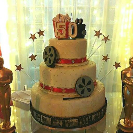 Bolos Temáticos  por Liriu's Bombom