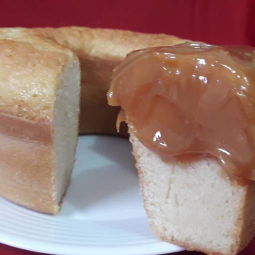 Côco com calda de doce de leite