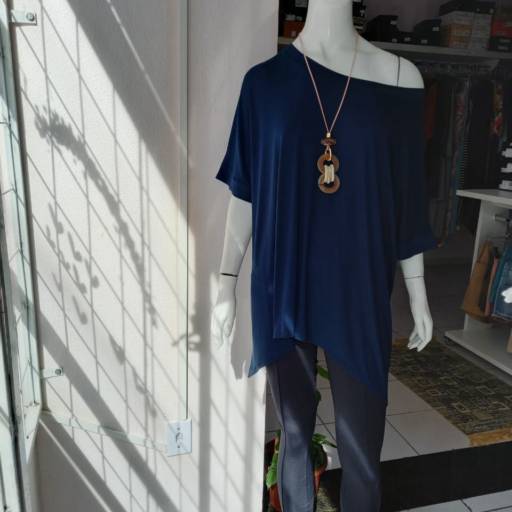 Blusa de manga curta na cor Azul Marinho em Bauru por Meninas Modas e Acessórios 