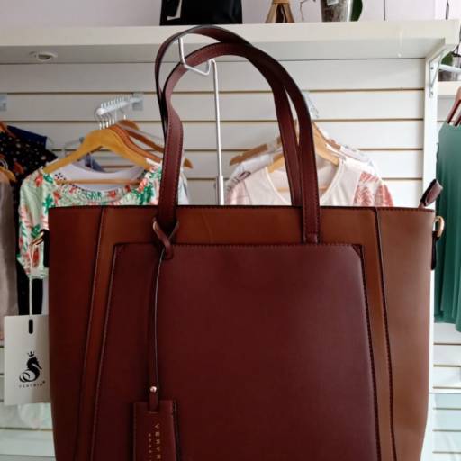 Bolsa VeryRio na cor semelhante ao couro em Bauru por Meninas Modas e Acessórios 