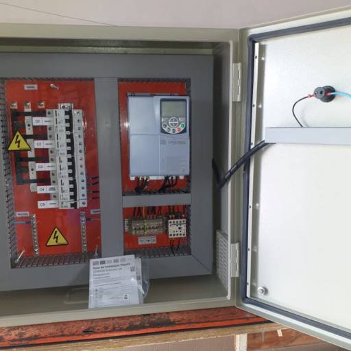 Quadro de Bomba com Inversão de Frequência - Performance Superior em Brasília