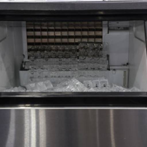 Comprar o produto de Instalação em Máquina de Gelo  em Máquinas de Gelo pela empresa Liniar Climatização e Refrigeração em Itajaí, SC por Solutudo