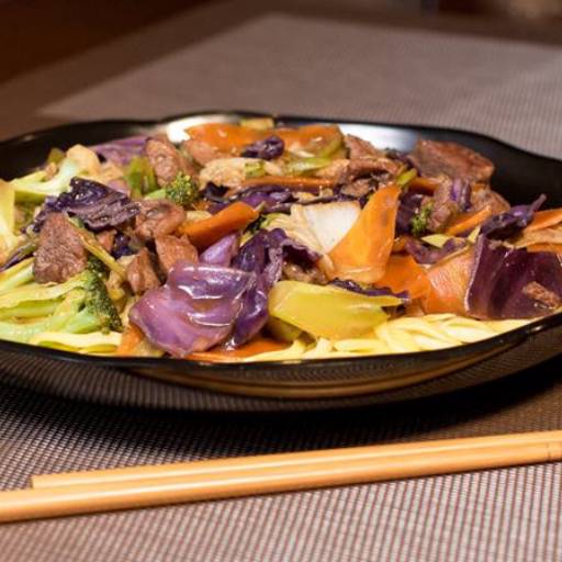Yakissoba Misto de Frango e Carne por Delivery Masayume Sushi