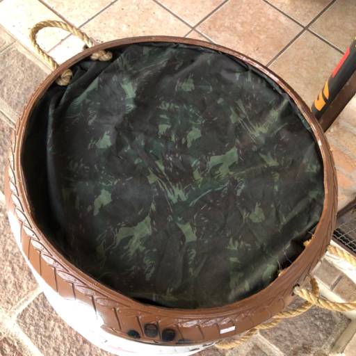 Caminha feita com pneu por Pet Shop Amigão