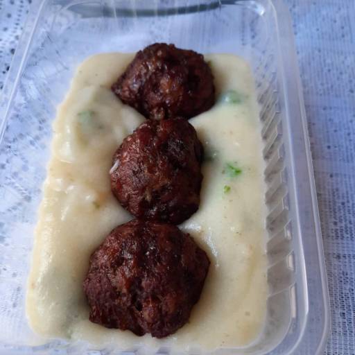 Comprar o produto de Purê de batata com almôndegas  em Alimentação Saudável pela empresa Vida e Sabor  em Mineiros, GO por Solutudo