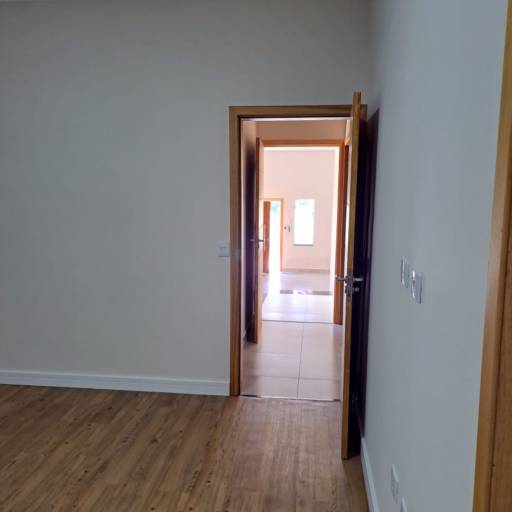 Casa a venda em condomínio fechado em Bom Jesus dos Perdões, SP por Lima & Alves Imóveis e Seguros