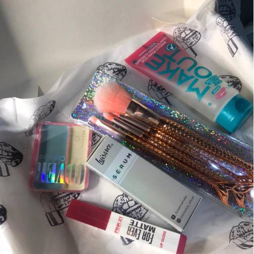 Box EDIÇÃO LIMITADA (Makes e Skin Care) em Bauru = R$49,99 por Make in Box