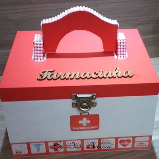 Caixa de Remédios em MDF Personalizada por Ateliê Sonhos de Pé Bauru