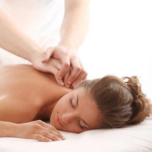 Comprar o produto de Massagem Terapêutica em Bauru em Massagem pela empresa Camila Marinheiro Massoterapeuta em Bauru, SP por Solutudo