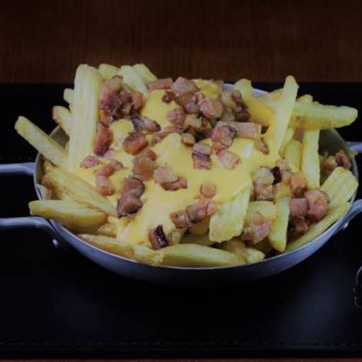 Batata com cheddar e bacon por Rocha Farias Burguer e Pizzaria