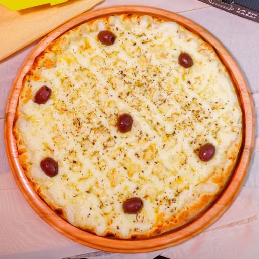 Pizza Quatro Queijos por Dom Caetano Pizza Delivery