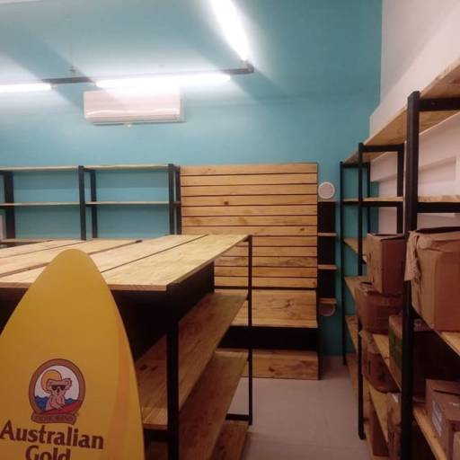 Móveis em Madeira maciça