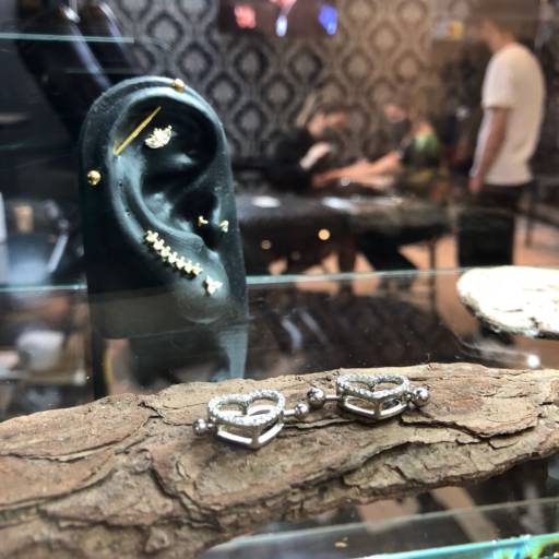 Piercings por Mandalla Tatoo 